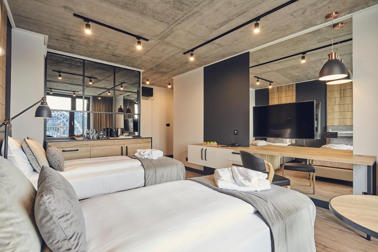 The Bridge Suites Hotel คราคูฟ ภายนอก รูปภาพ
